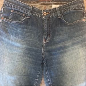 Excellent Preowned Condition Eddie Bauer Shaped Fit Straight Leg Jeans Size 8S